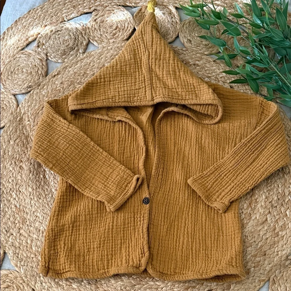 NO BRAND Gauze Lightweight One Buttoned Cardigan with Peter Pan Hood. 3T